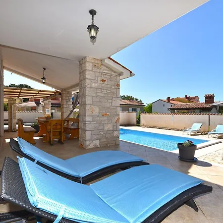 With Pool In Vodnjan-vodnjan *