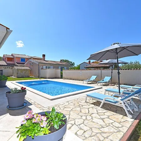 With Pool In Vodnjan-vodnjan * Vodnjan