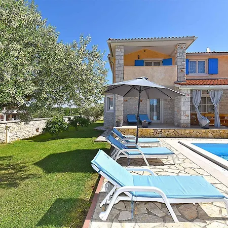 With Pool In Vodnjan-vodnjan * Vodnjan