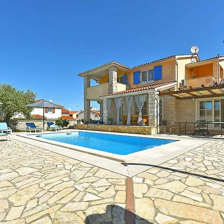 With Pool In Vodnjan-vodnjan Vodnjan