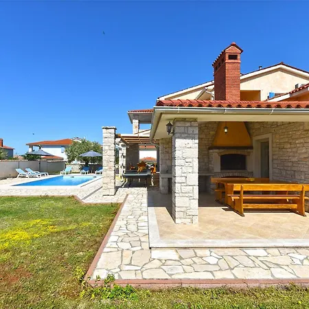 Villa With Pool In Vodnjan-vodnjan *