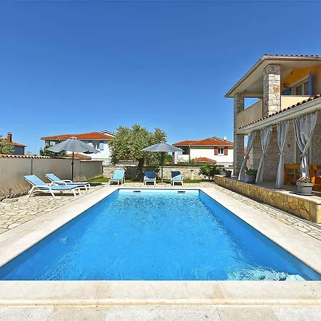 With Pool In Vodnjan-vodnjan * Vodnjan