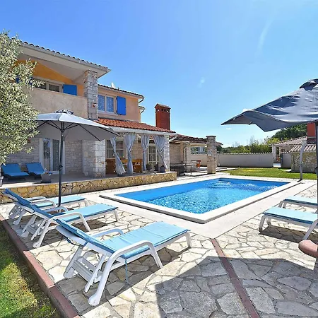 With Pool In Vodnjan-vodnjan * Vodnjan