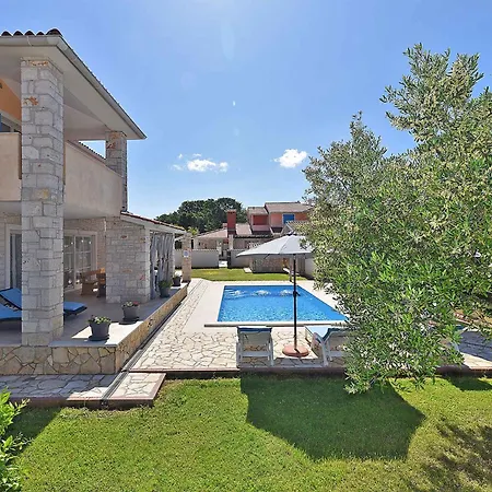 With Pool In Vodnjan-vodnjan Vodnjan